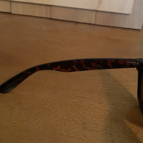 Sunglasses - Picture 3 of 4